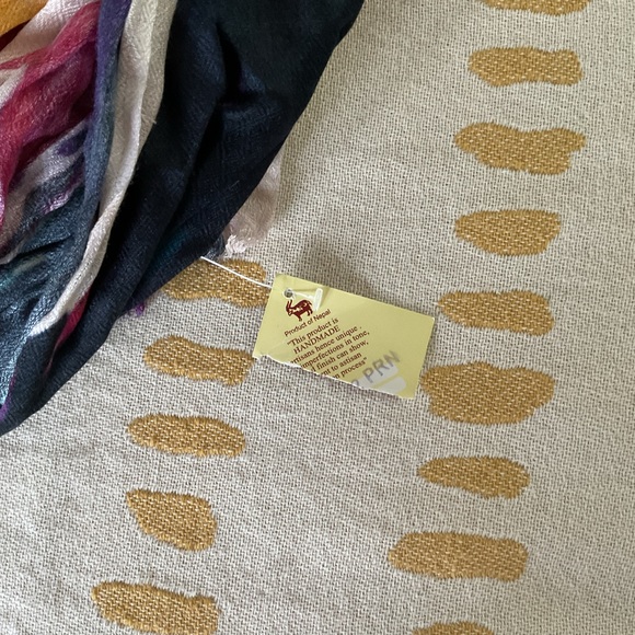 Fun scarf - Picture 3 of 3